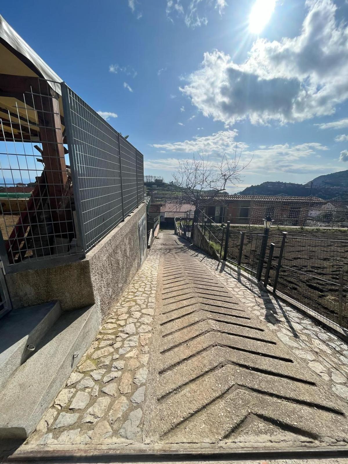 The Chalet, Guest House Аджерола Екстериор снимка